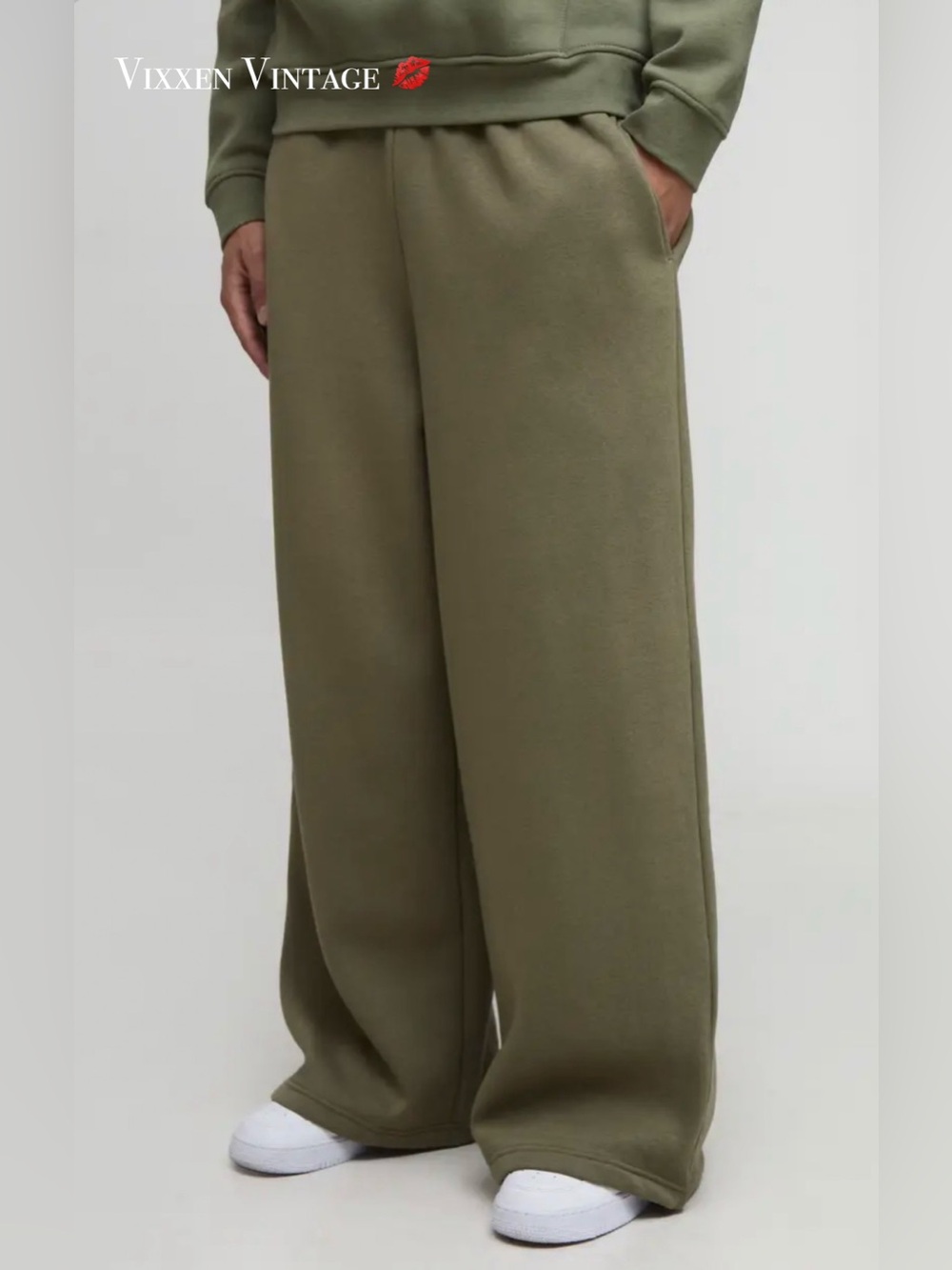 BOOHOOMAN 'ESSENTIALS EXTREME WIDE LEG JOGGER' SWEATPANTS IN OLIVE